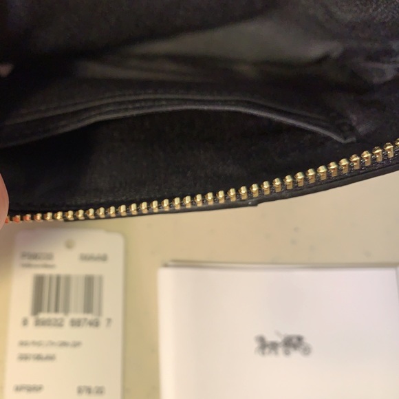 Authentic Coach Wristlet Wallet 6’X4’ 🆕 - Picture 3 of 3